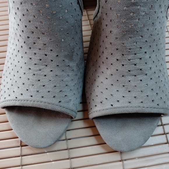 Universal Thread women's faux suede chunky block 4" heel ankle strap open toe sa - Picture 8 of 8